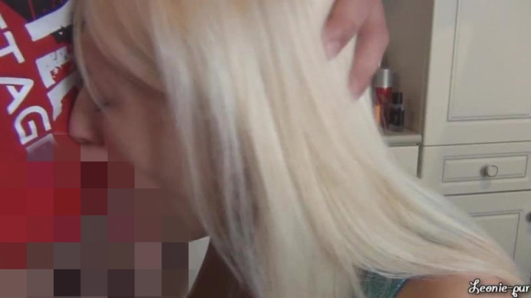 PSSST!! Daddy feiert und sein Kumpel fickt meine Muschi!! 7