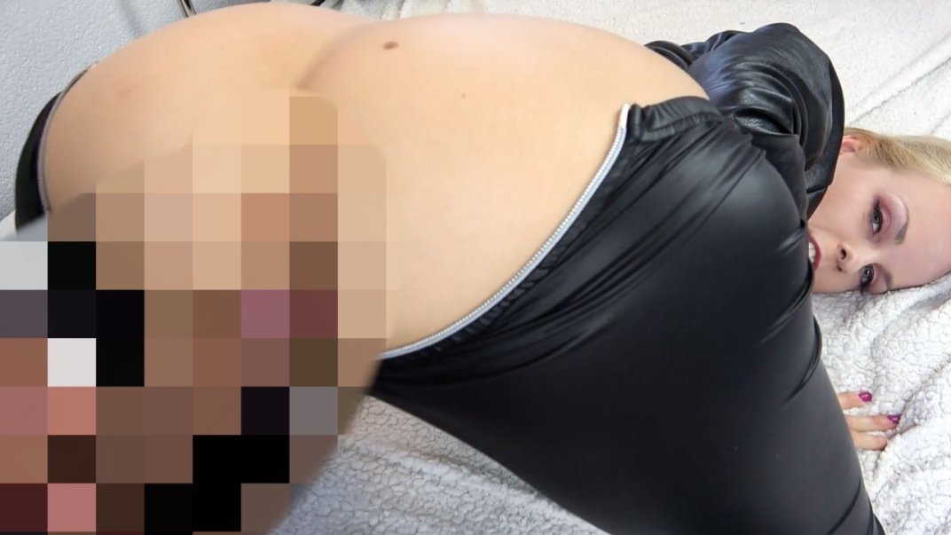 Leather fetish! Fuck piece gets the brain hammered out!