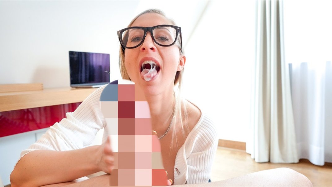 Verboten? Gierige Studentin lutscht deinen Schwanz in der Uni und schluckt 2