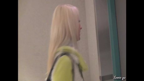 Spontaner Fremdfick im Fahrstuhl! Was hälst du von dem Geschenk :-p