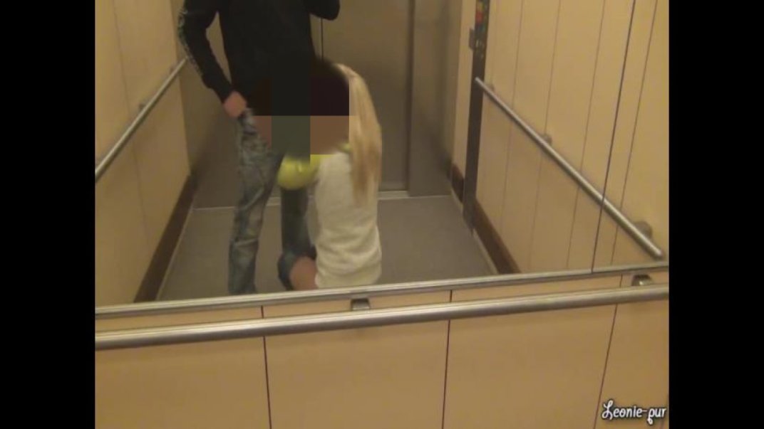 Spontaner Fremdfick im Fahrstuhl! Was hälst du von dem Geschenk :-p 6