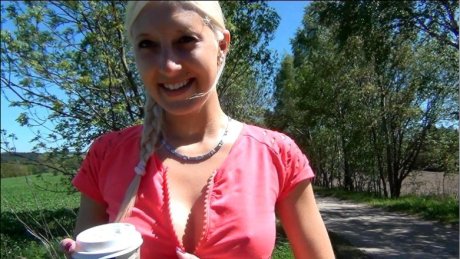Schwanzgeiles Teen! Riskanter Outdoor-Blowjob! 2