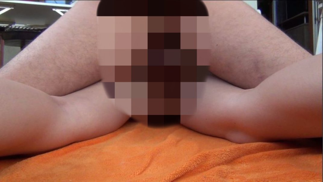 Teeny auf dem Balkon genommen und angespritzt! 4