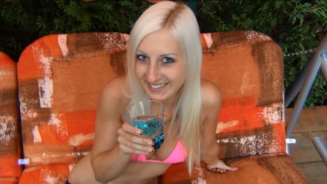 Vor der Party gefickt und in den Mund gespritzt! 2