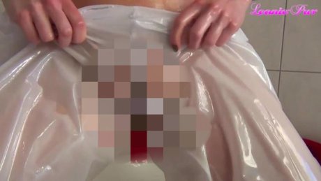 Ölige Sauerei im Saunaanzug! 3