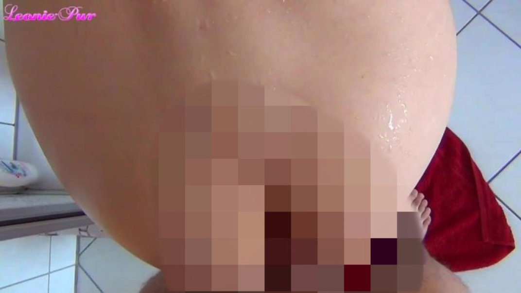 Feuchter Duschspaß mit dem Kameramann! 4