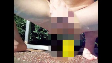 Versaute Spielchen am Pool mit der Trinkflasche :-p 6