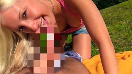 Upskirt! Creampie-Fick im Freien 3