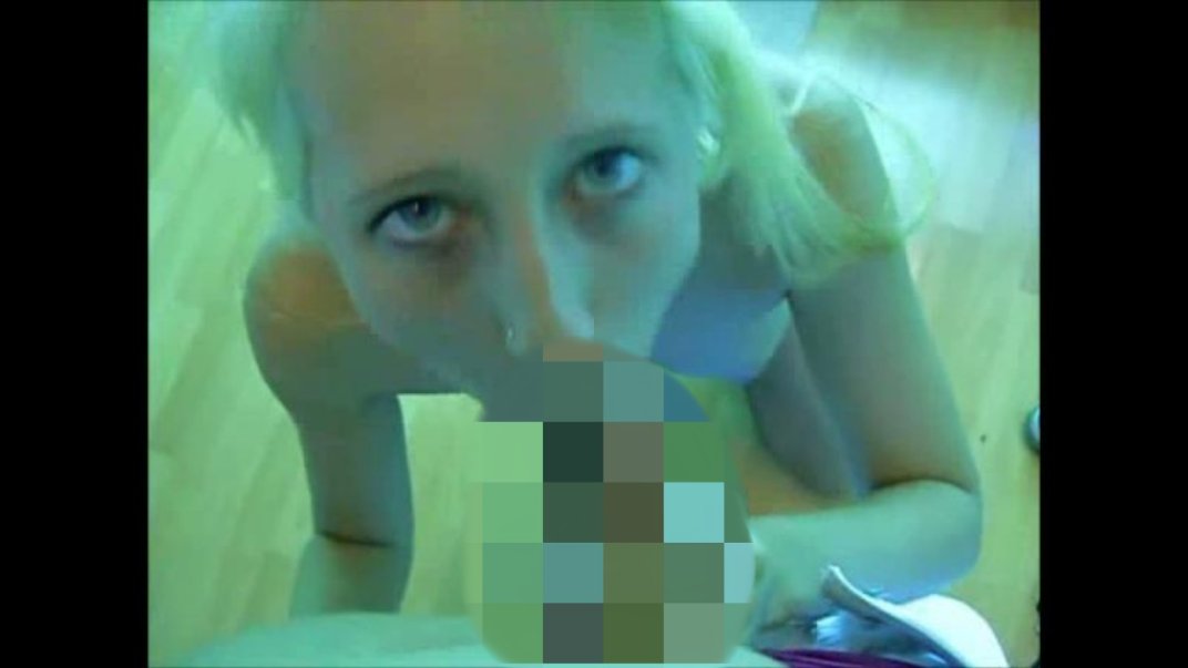 Abgefahren! Blowjob für fremden Kerl im Solarium 2