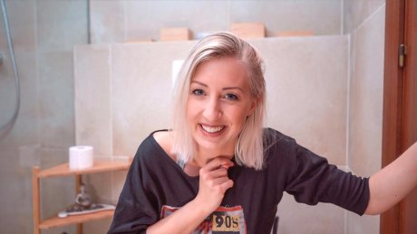 Wie krass! Heimlich nebenan im Bad meiner Freundin gefingert 2