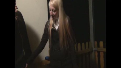 Beste Freundin hintergangen - Blowjob auf Balkonien