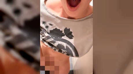 OMG how hot!! Fingered to orgasm in the restaurant