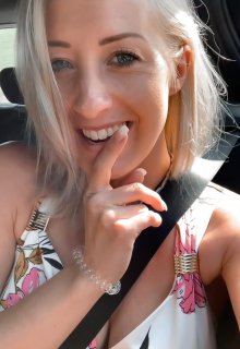 OMG I didn't do that?! Fingered to orgasm in a taxi