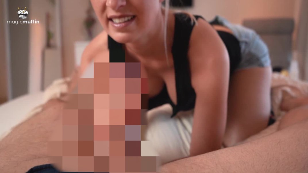 Süße Studentin wichst deinen Schwanz 2