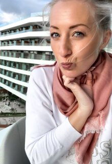 In Mallorca fingered and came publicly on the hotel balcony
