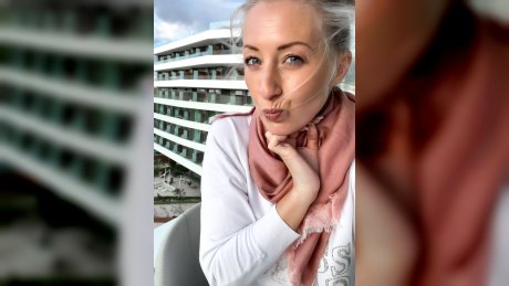 Auf Mallorca öffentlich auf dem Hotelbalkon gefingert und gekommen