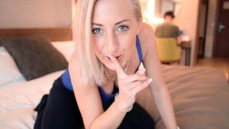 Verrückt! Heimlich hinter meinem Schwager zum Orgasmus gefingert