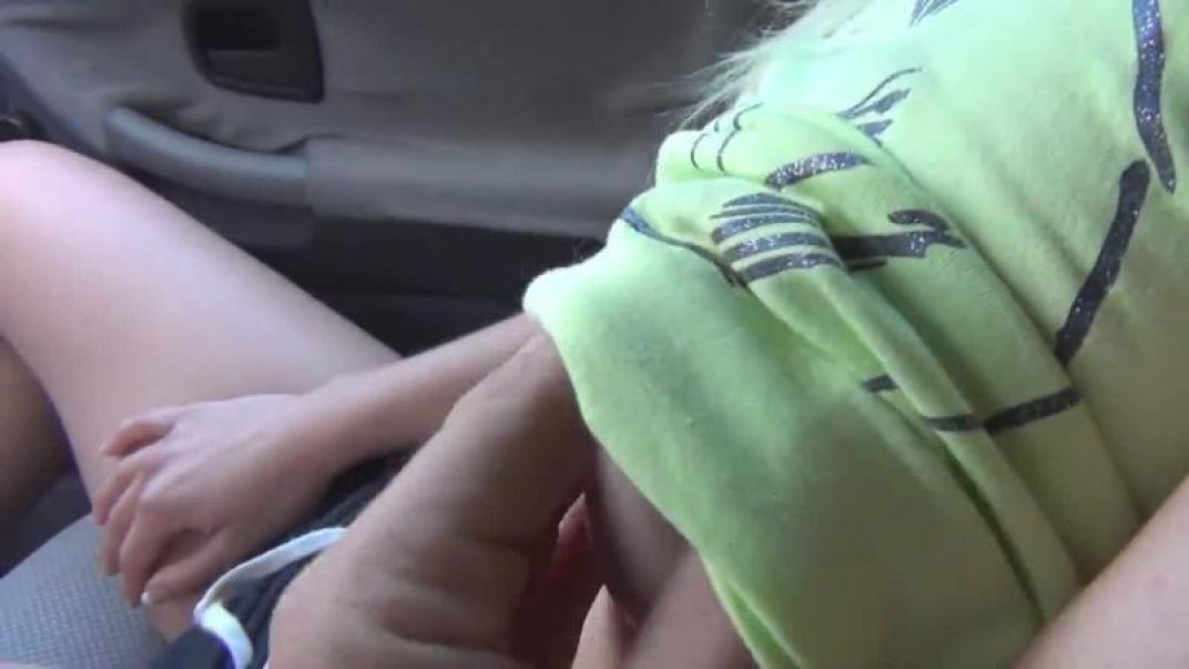 Schüchternen Teeny im Auto gefickt! - Wenn Papa das rausbekommt... 2