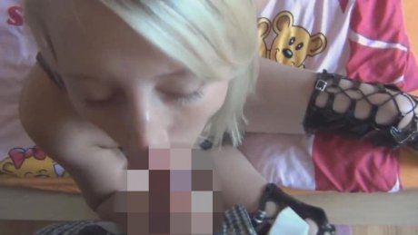 Schwanzgeil im Teeny-Zimmer! 2