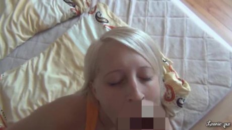 PEINLICH! Vom Mitbewohner erwischt und... 7