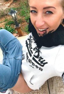 Pants down outside in the park and fingered to orgasm!